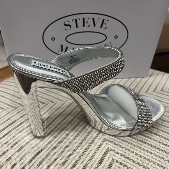 Steve Madden Glassy -R Rhinestone Size 8.5 Heels, New in the Box - Picture 4 of 5